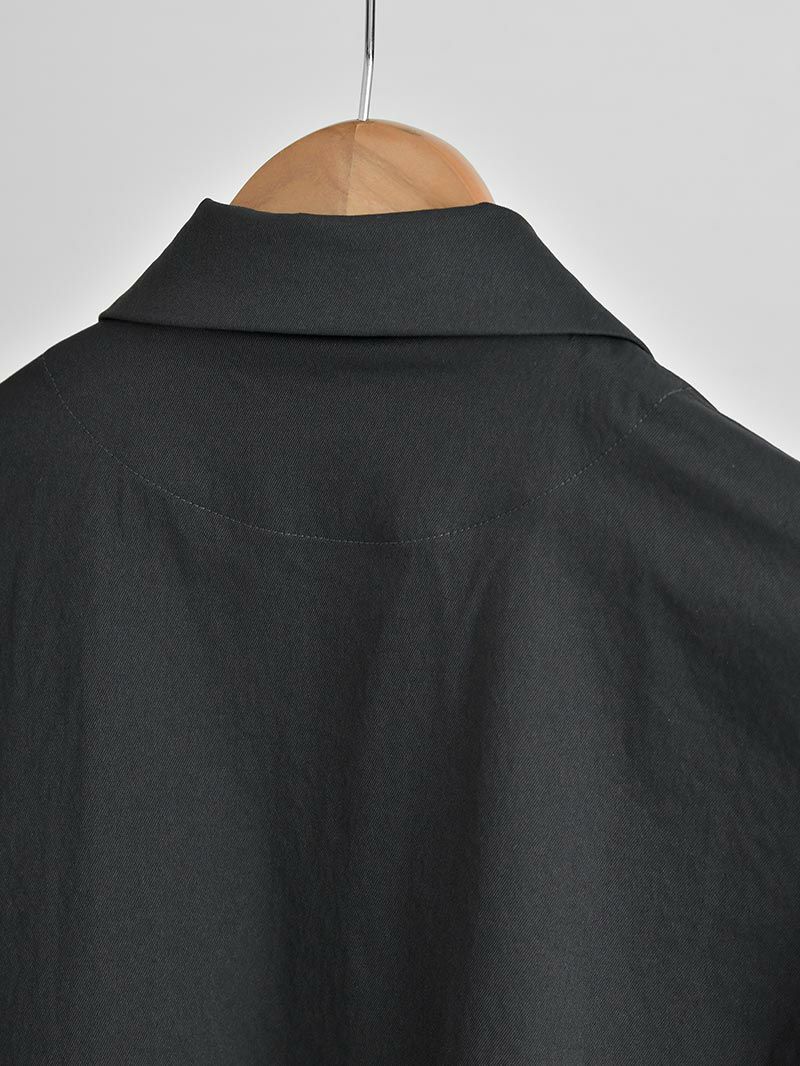 パウダリーストレッチ黒 ショート丈ジャケット セットアップ着用